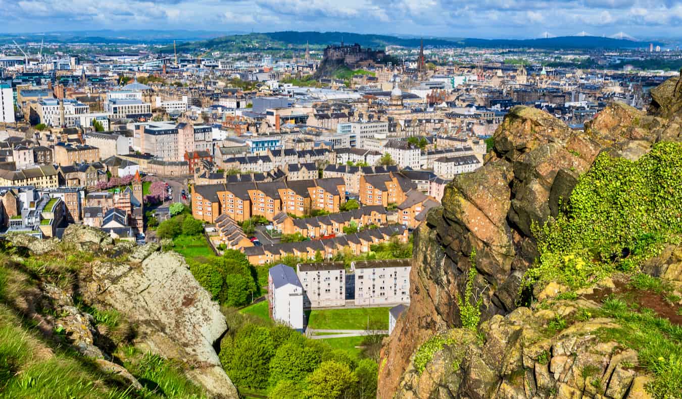 A vista deslumbrante sobre a Cidade Velha de Edimburgo, Escócia